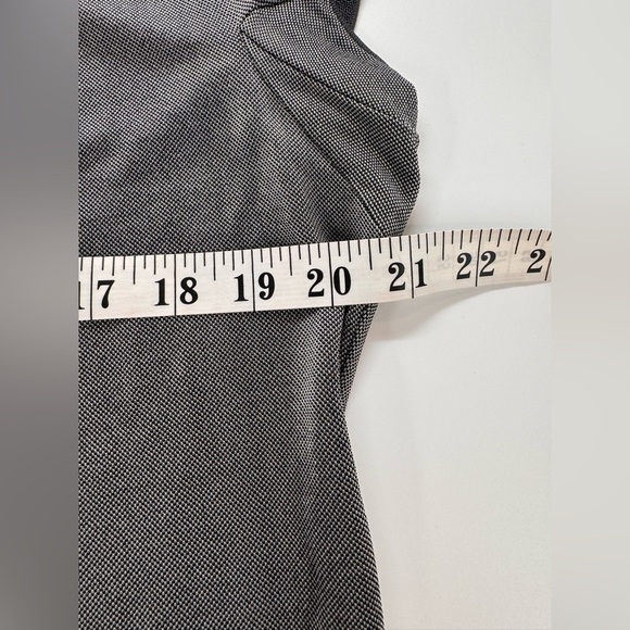 Armani Collezioni Sleeveless Blouse 16 US XL - Picture 4 of 5